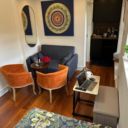 Bespoke Gallery Guesthouse Хендон Экстерьер фото