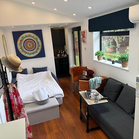 Bespoke Gallery Guesthouse Хендон Экстерьер фото