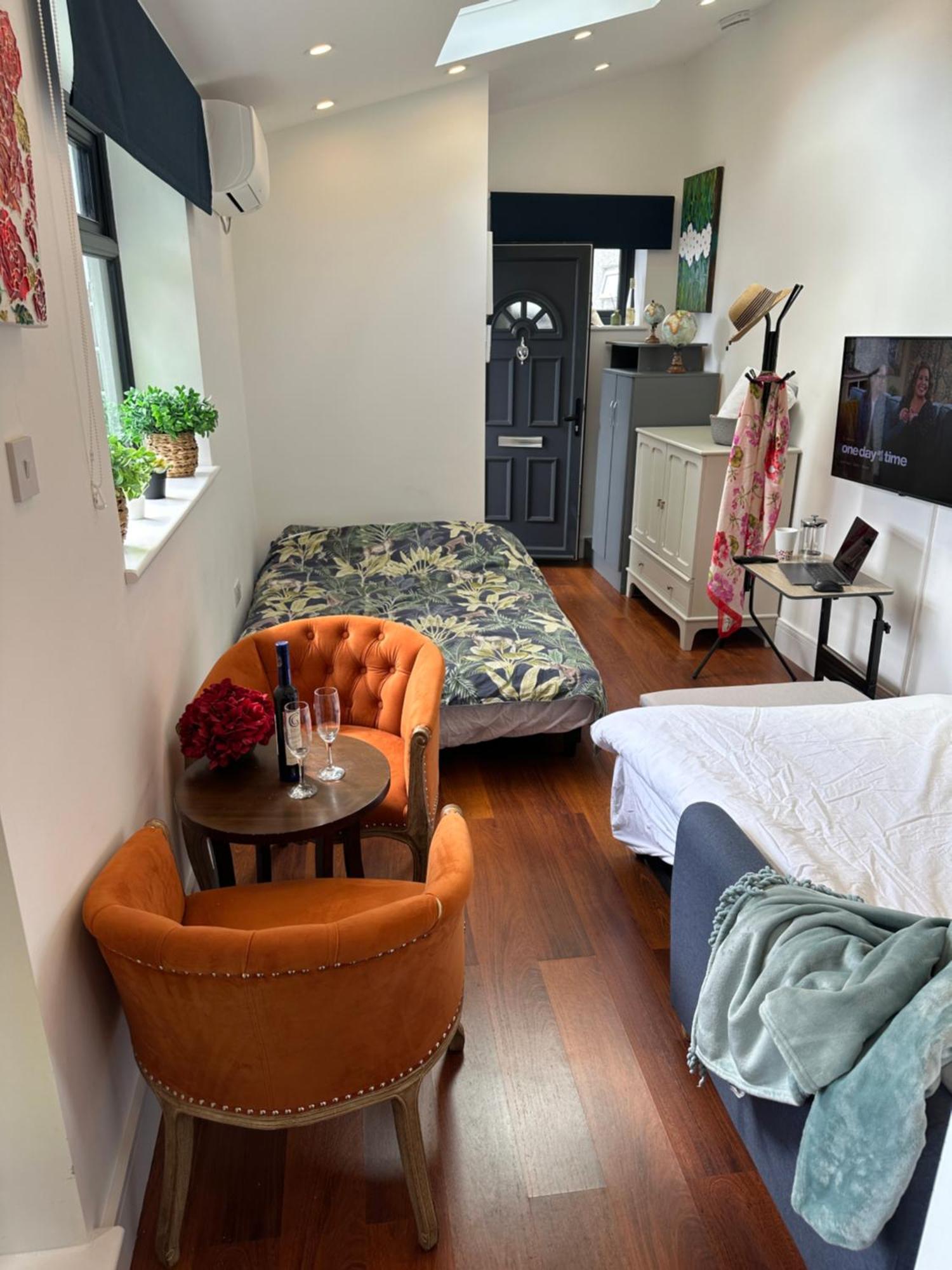 Bespoke Gallery Guesthouse Хендон Экстерьер фото