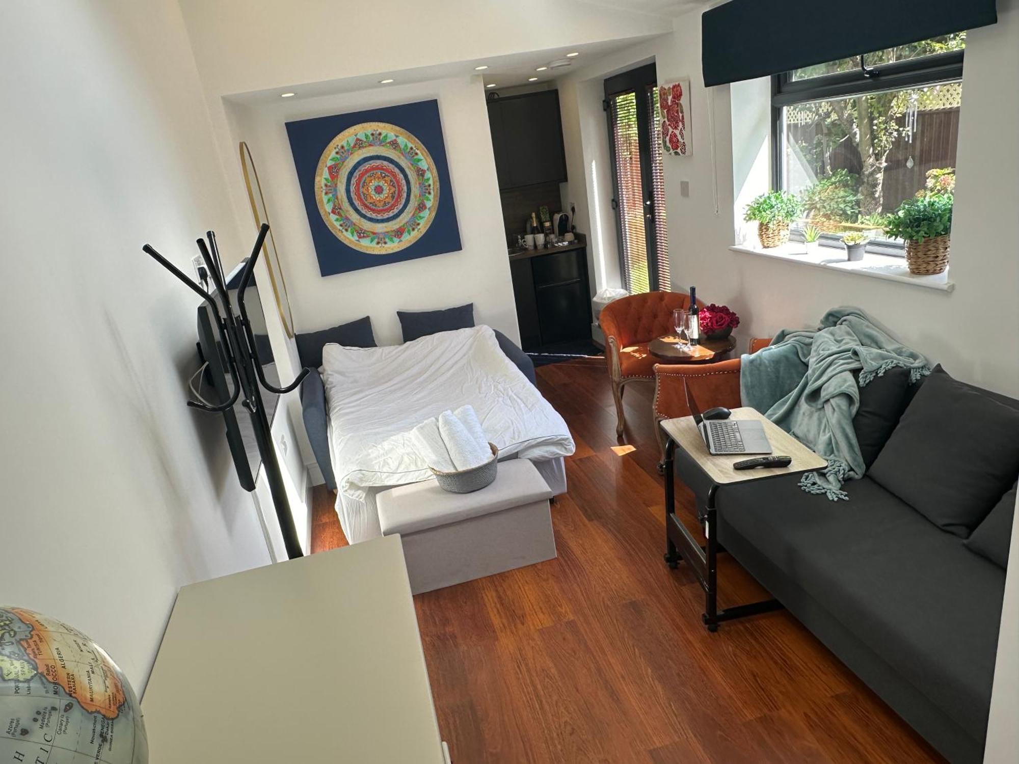 Bespoke Gallery Guesthouse Хендон Экстерьер фото