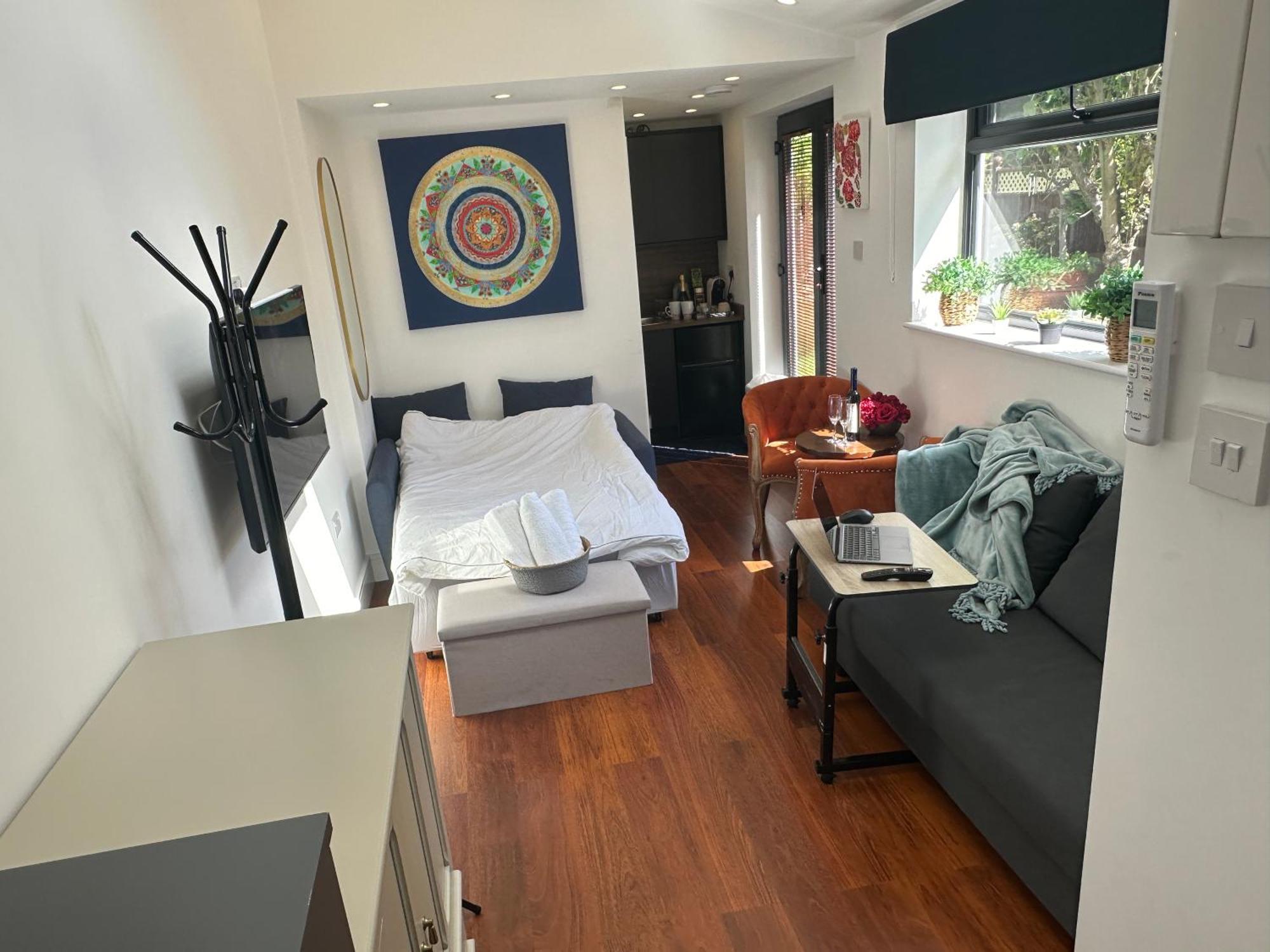 Bespoke Gallery Guesthouse Хендон Экстерьер фото